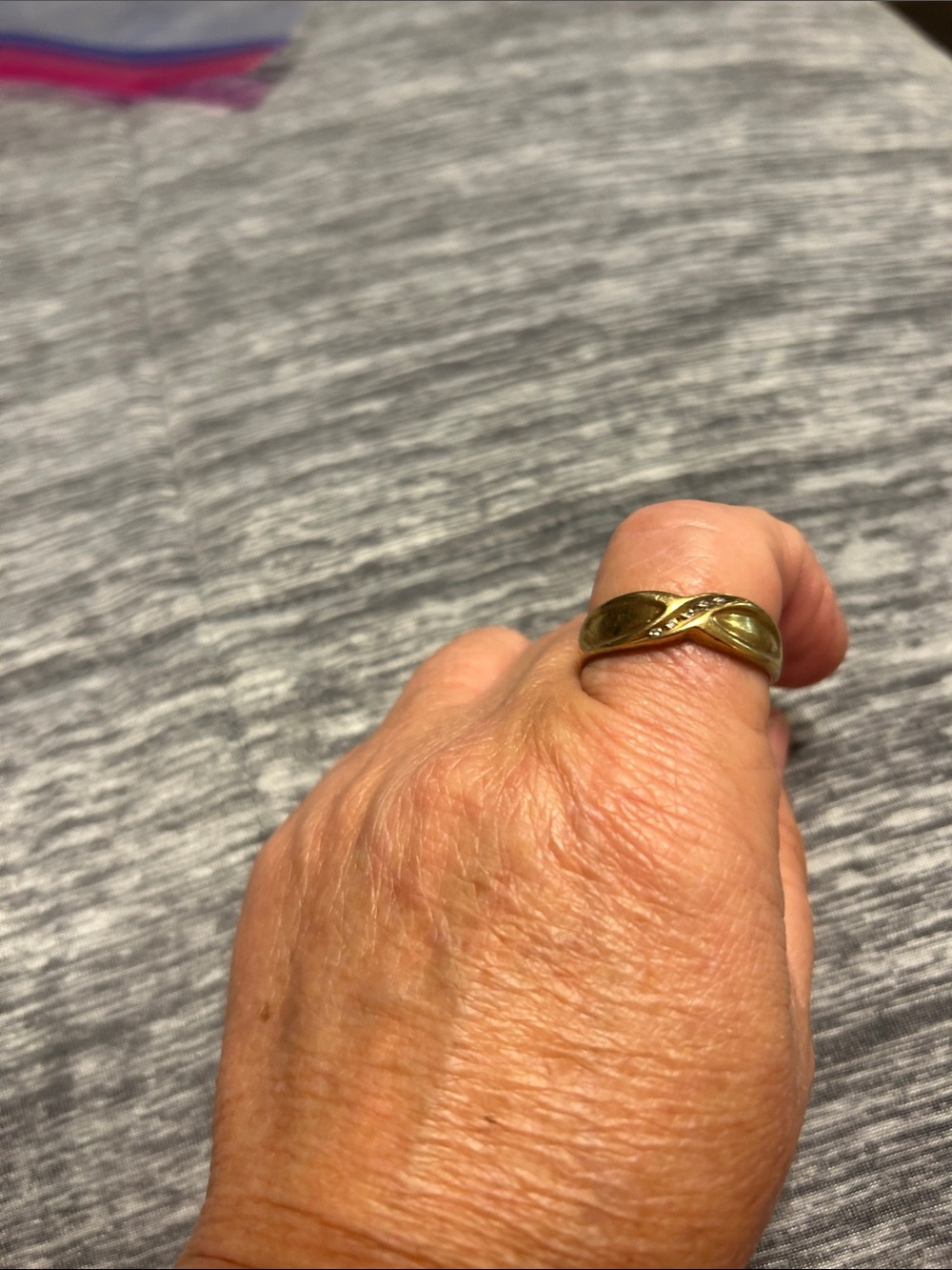 10 k Twisted Band Ring for Reptile Enclosures - Gold Mens
